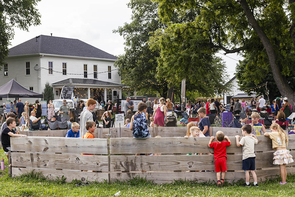 Crowd gathered at Fridays at the Farm at Middlebrook